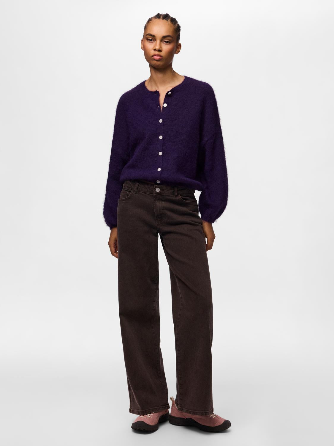 model_shot-front